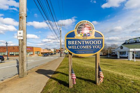 A sign welcoming residents to Brentwood PA.